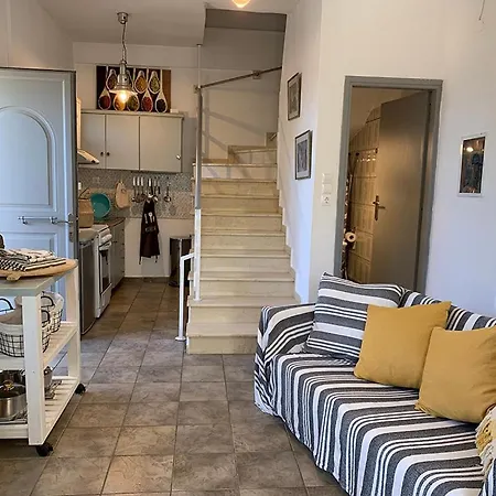 Semi Detached Stone House Great Location Ferienhaus *