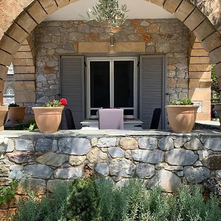 Semi Detached Stone House Great Location 펜션 *