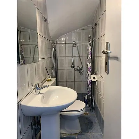 펜션 Semi Detached Stone House Great Location *