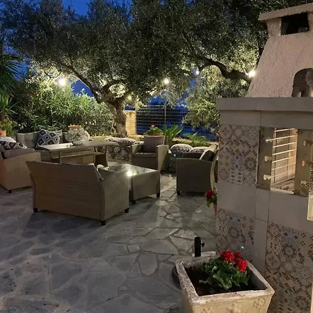Semi Detached Stone House Great Location 펜션