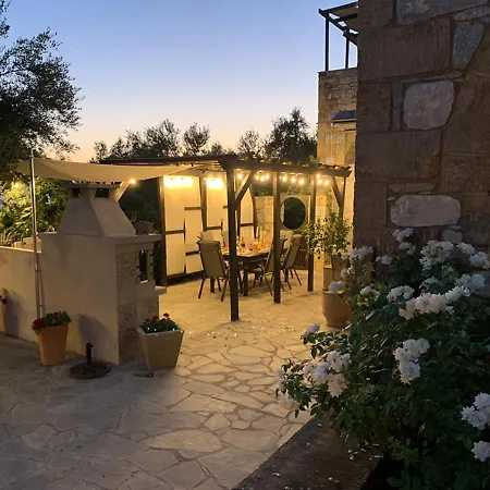 Semi Detached Stone House Great Location * 카르다밀리